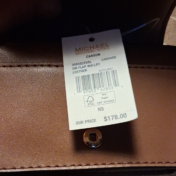 Michael Kors Tan Leather Wallet with Gold Zipper - Picture 4 of 4